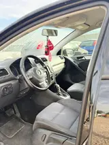 Volkswagen Golf 2011 – interior